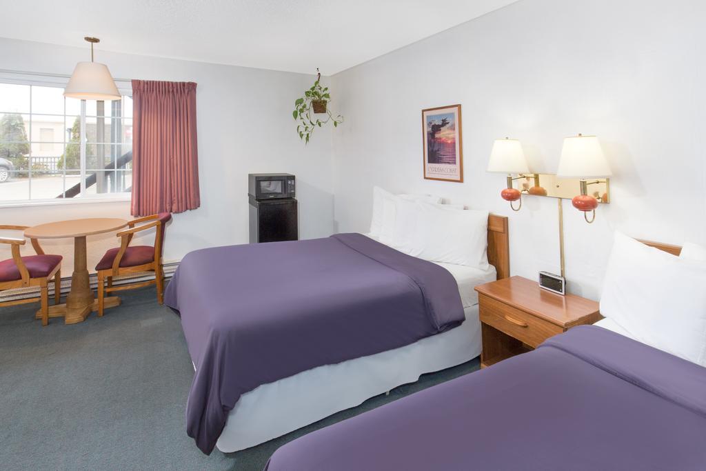 Redwood Inn Кресънт Сити Екстериор снимка