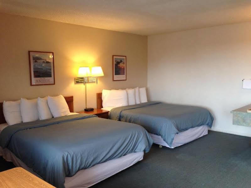 Redwood Inn Кресънт Сити Екстериор снимка