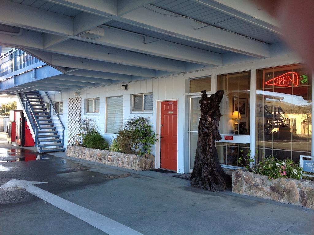 Redwood Inn Кресънт Сити Екстериор снимка